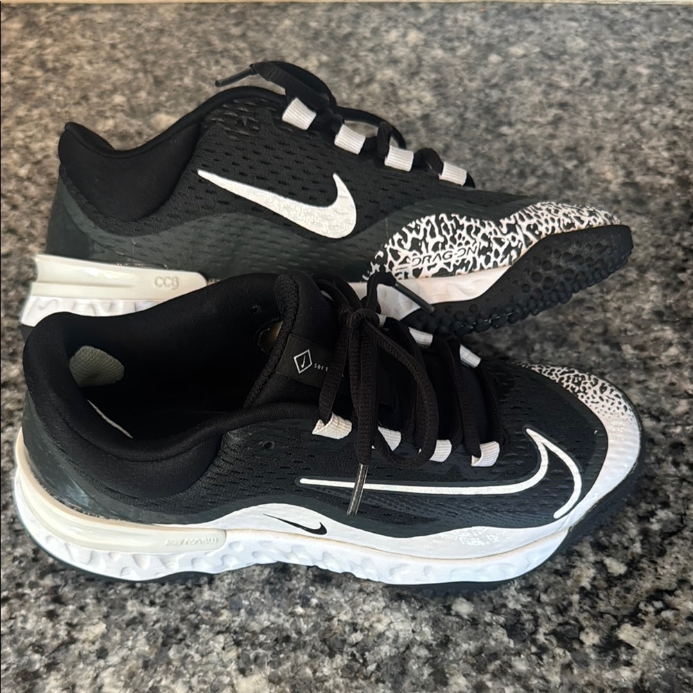 NIKE ALPHA HUARACHE SOFTBALL TURF SNEAKERS